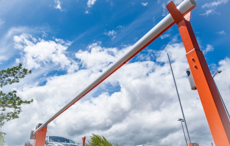 Installation de barrière levante automatique à Clermont-Ferrand, Clermont-Ferrand, DSA Solutions